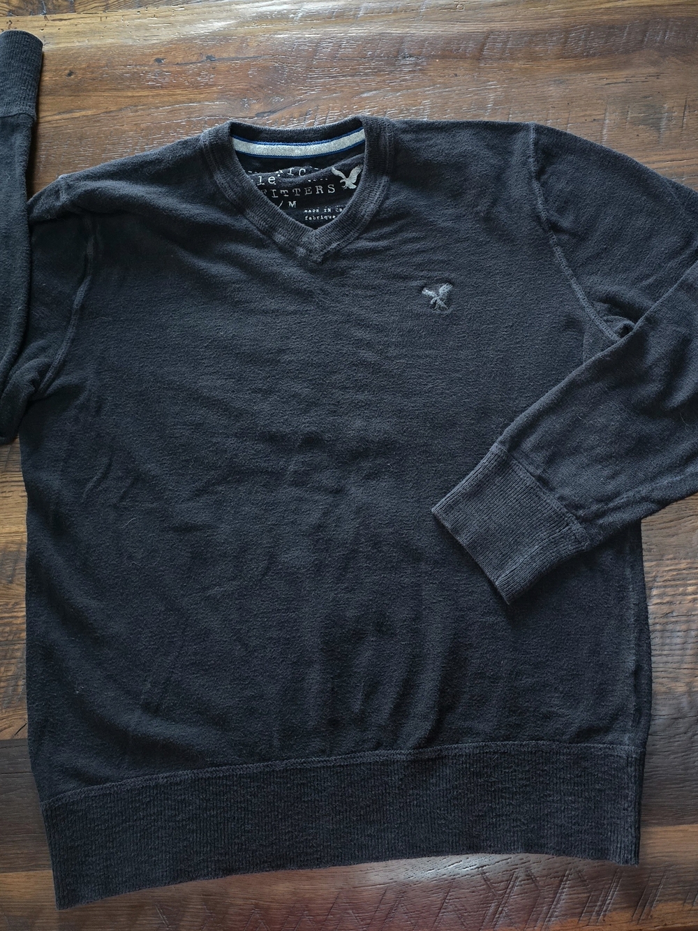 American Eagle Outfitters Men's Longsleeve V-Neck Medium Black Sweater with Logo